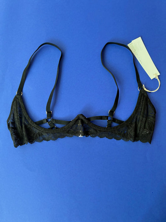 Full Of Desire: Louis Lace Cupless Bra - Black