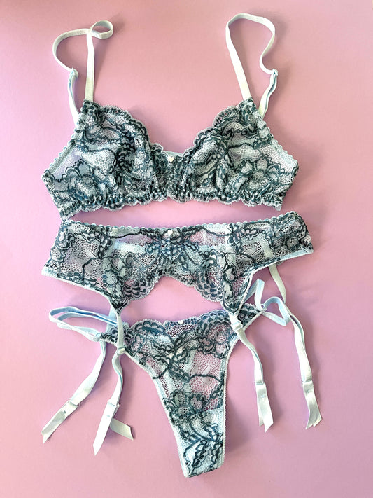 Clo: Fortuna Lace Wireless Soft Bra - Imperial Blue