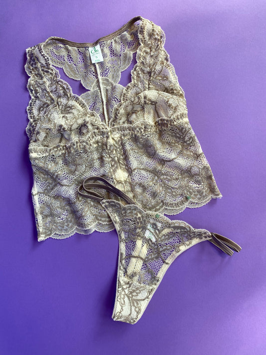 Clo: Fortuna Lace Adjustable String Thong - White Storm