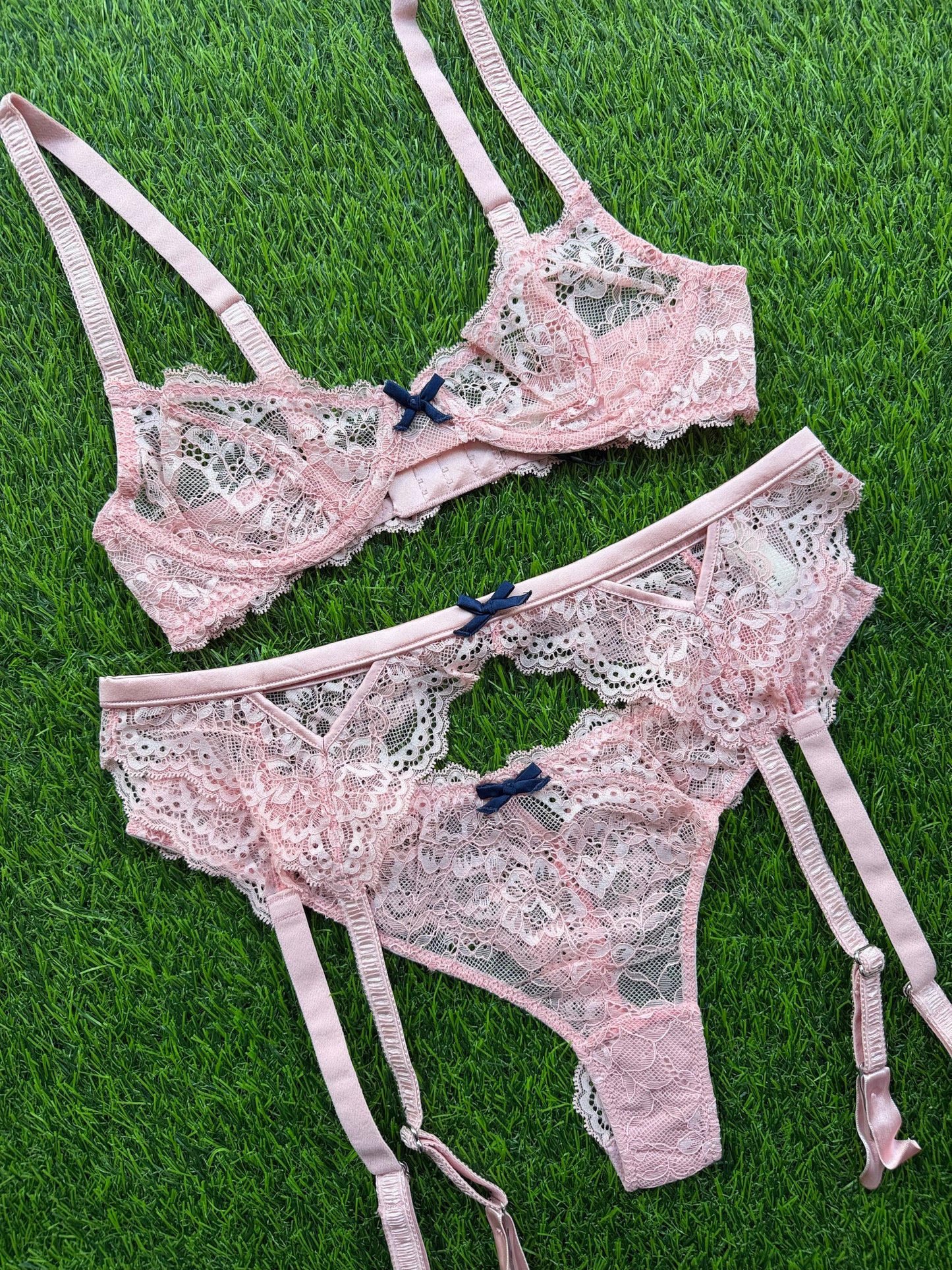 Fleur du Mal: Bianca Lace Thong - Pink Lady
