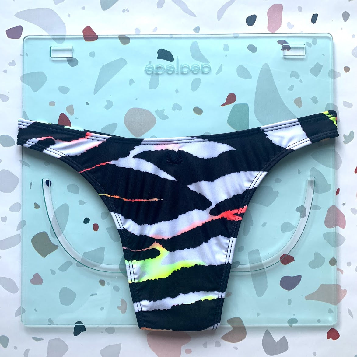 Minimale Animale: Allure High Cut Bikini Bottom - XL