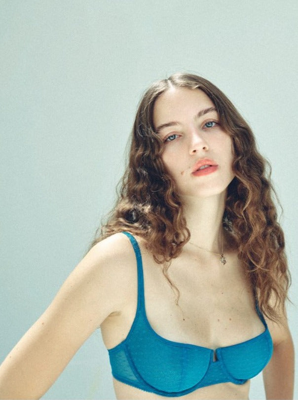 Yasmine Eslami: Joanne Demi Bra - 36A