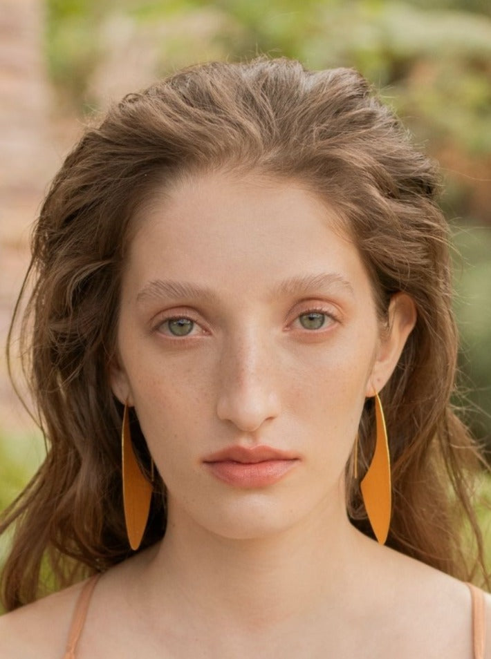 Luisa Lopez: Bruma Oval Threader Earrings - Gold
