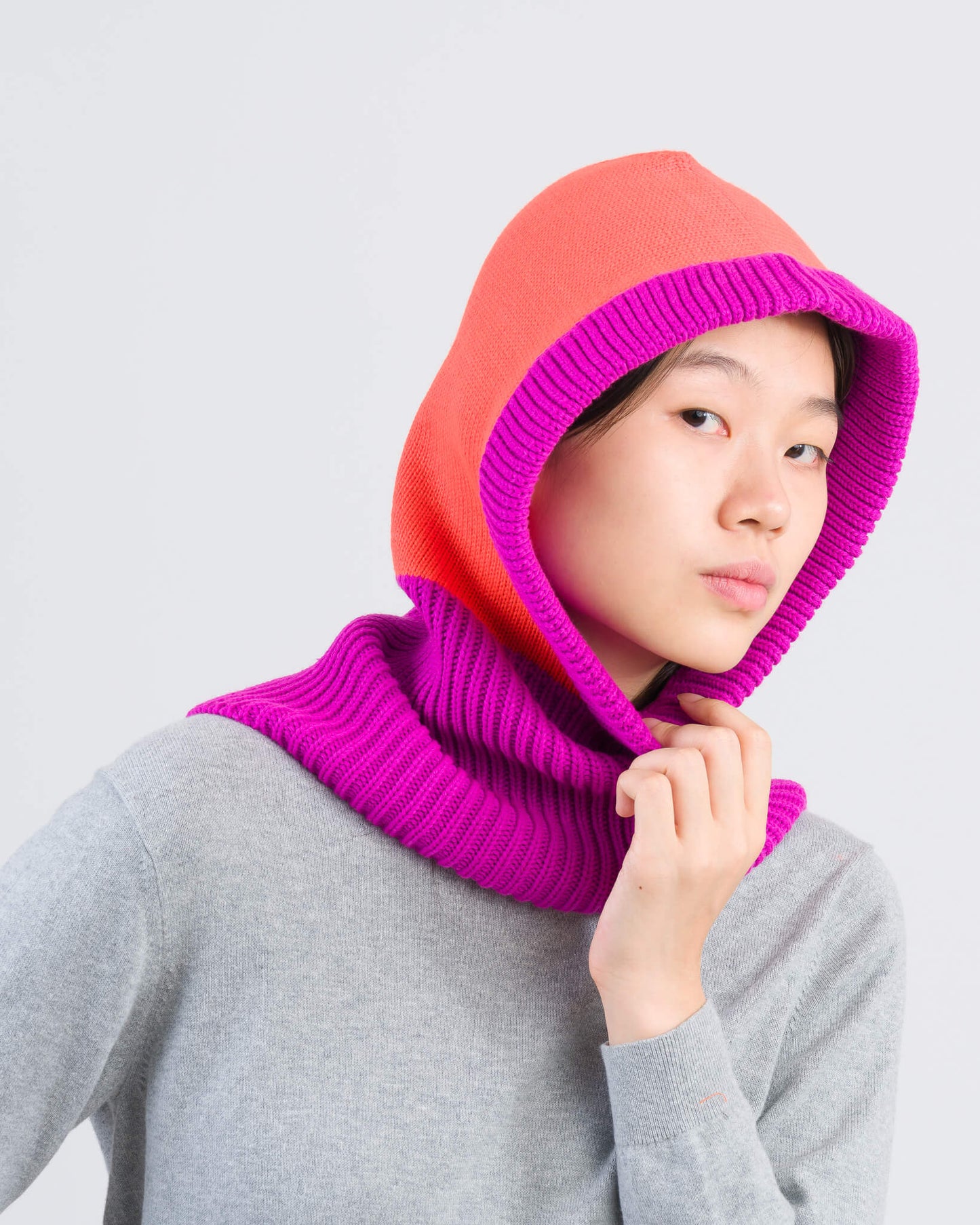 Verloop: Colorblock Knit Hood - Poppy Magenta