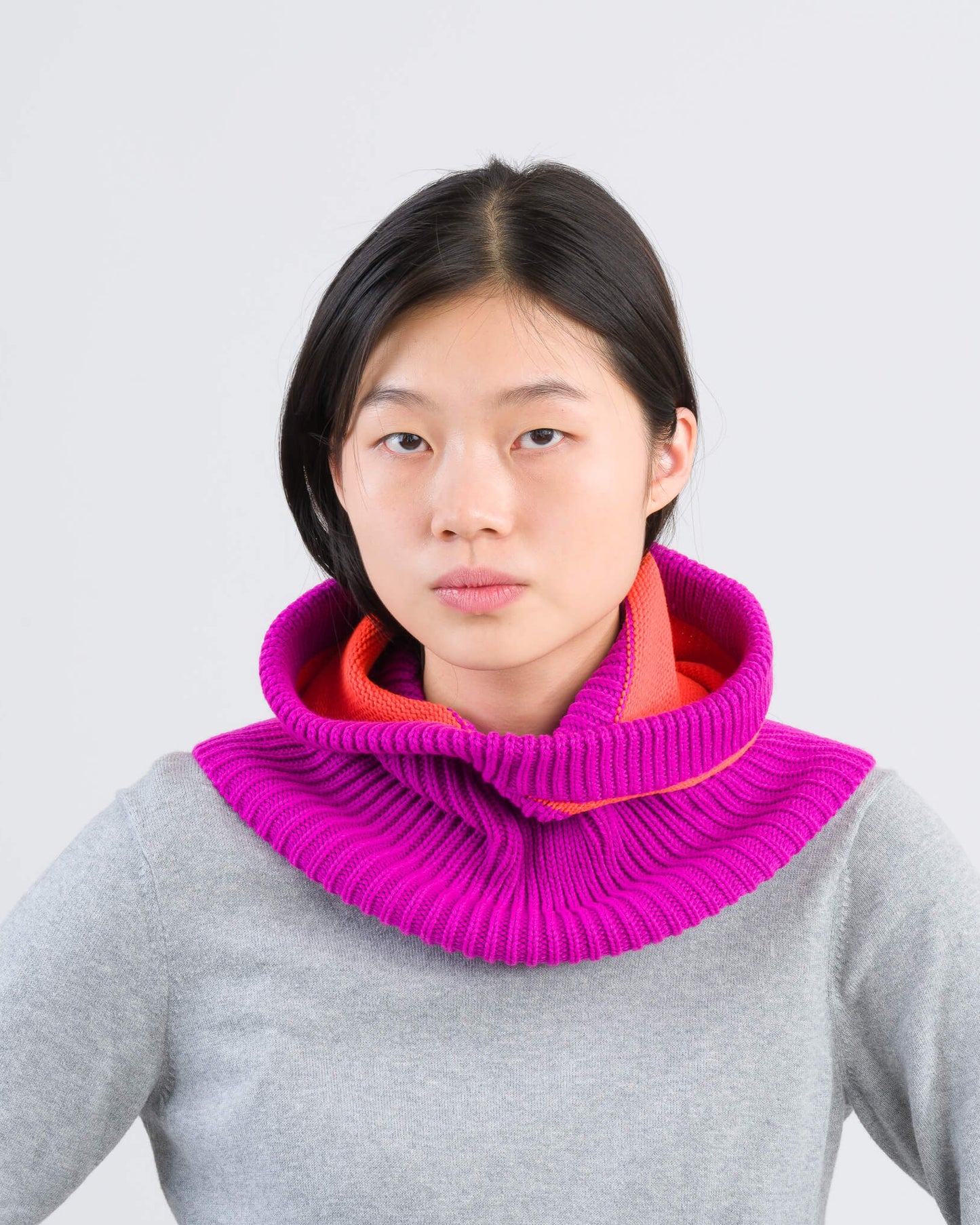 Verloop: Colorblock Knit Hood - Poppy Magenta
