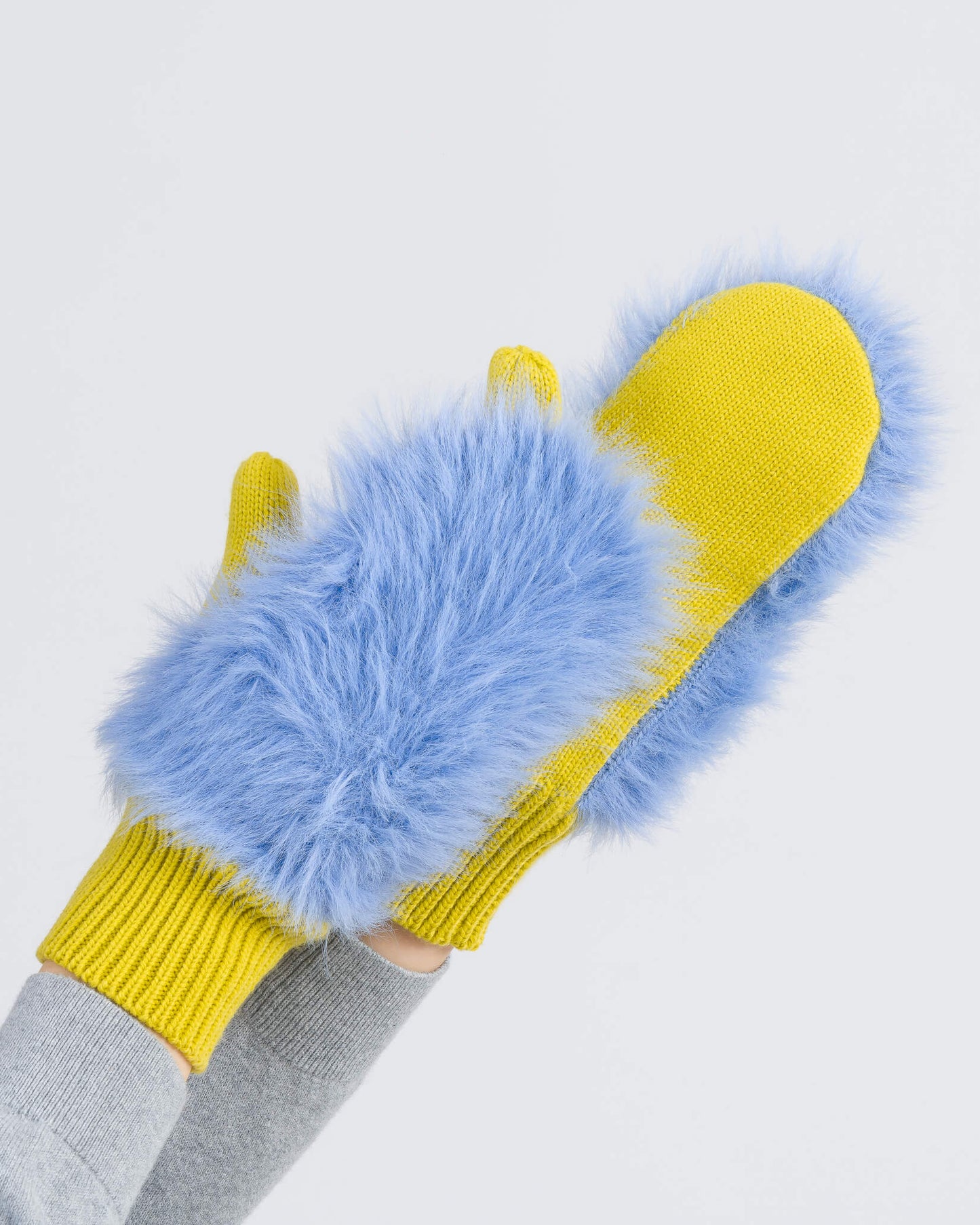 Verloop: Faux Fur Knit Mittens - Periwinkle/Golden