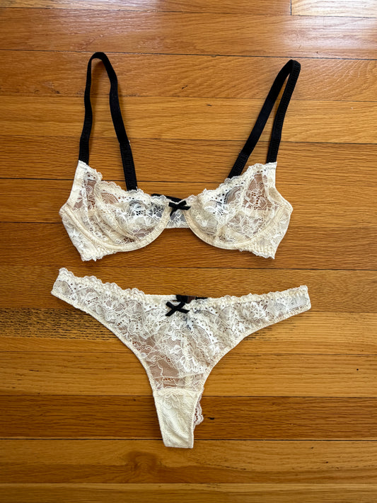 Fleur du Mal: Bianca Lace Balconette Bra - Linen Beige