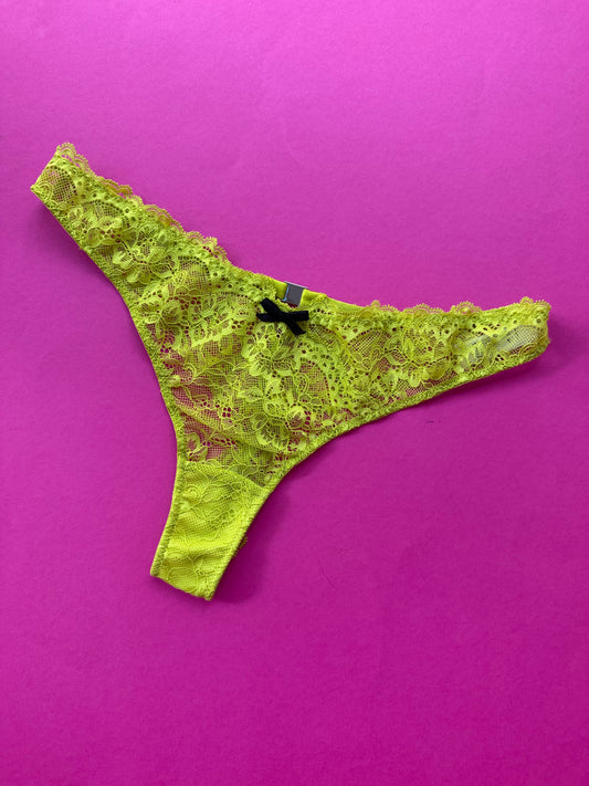 Fleur du Mal: Bianca Lace Thong - Lime Punch