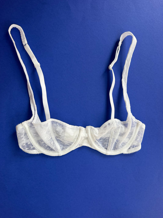 Yasmine Eslami: Joanne Demi Bra - Shiro