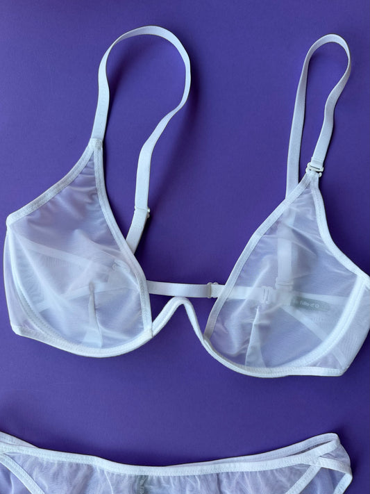 La Fille d'O: Fast Girls Monowire V Bra - White