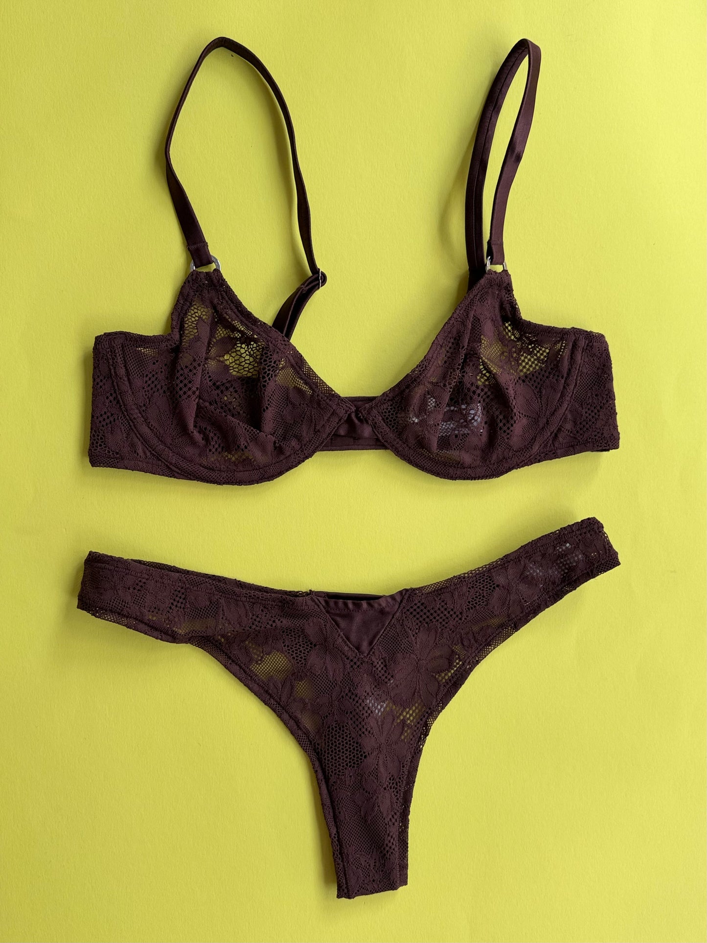 Fleur du Mal: Le Stretch Lace Thong - Cocoa Plum