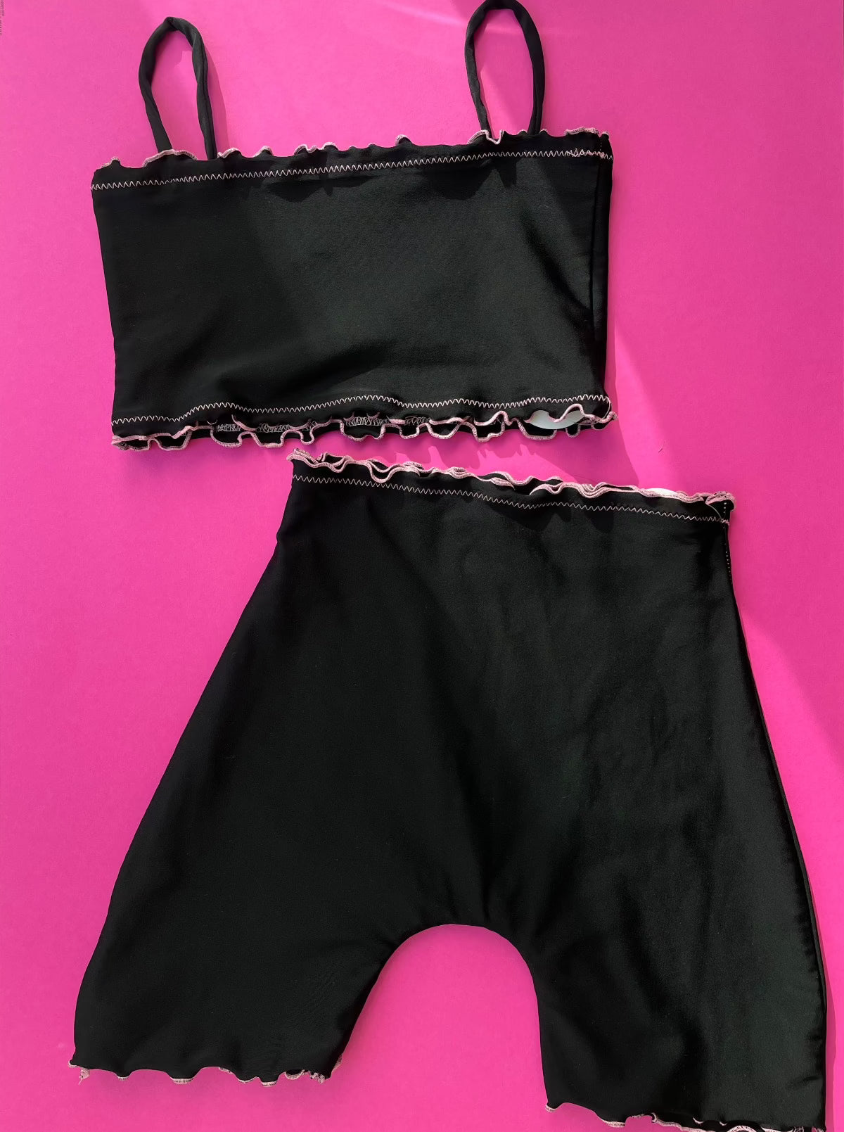 Sherris: Ruffle Seamless Shorts - Black