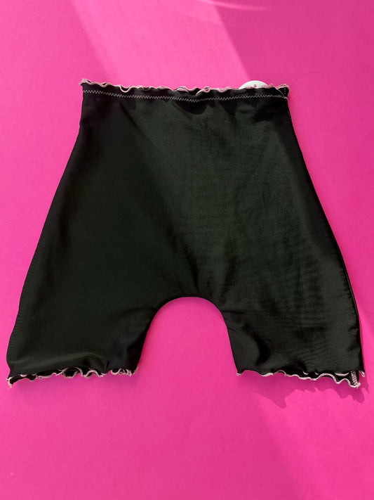Sherris: Ruffle Seamless Shorts - Black