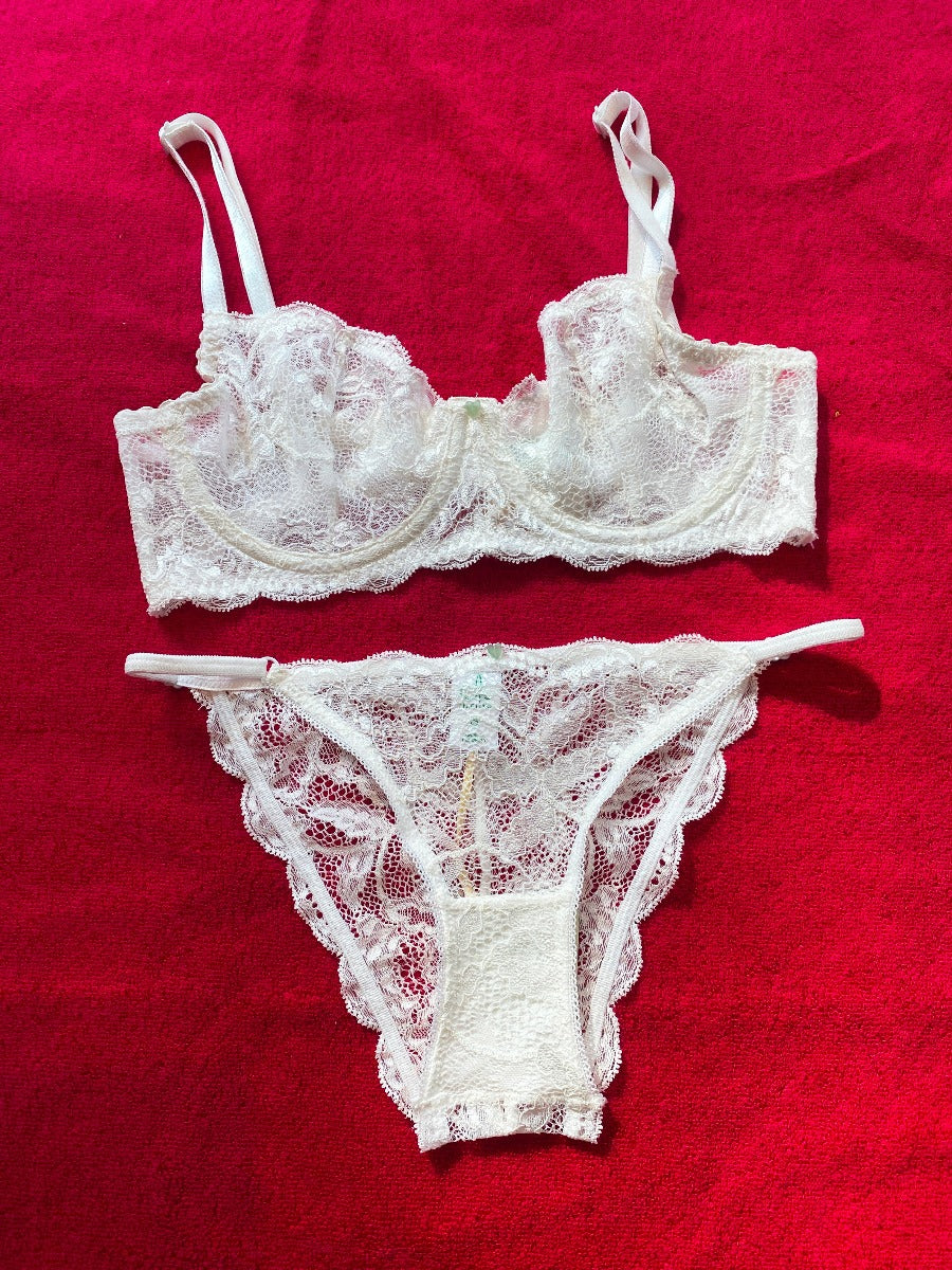 Clo: Fortuna Lace String Bikini - White