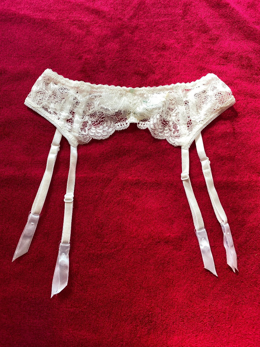 Clo: Fortuna Lace Garter Belt - White