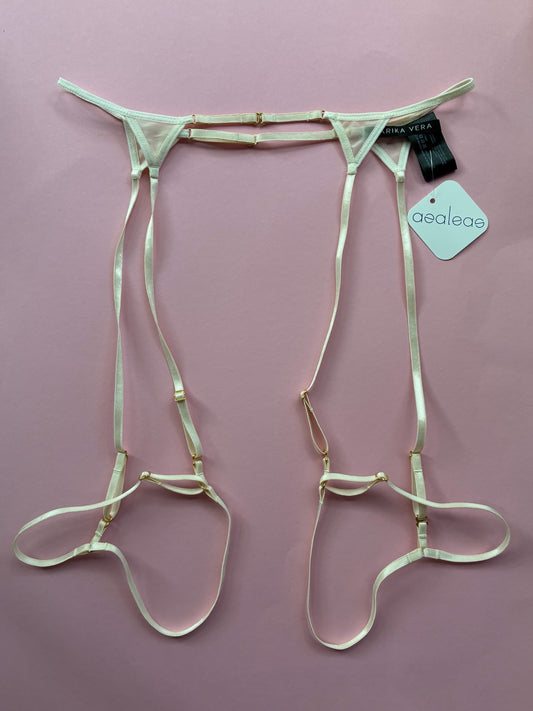 Marika Vera: Moore Garter Belt - Ivory