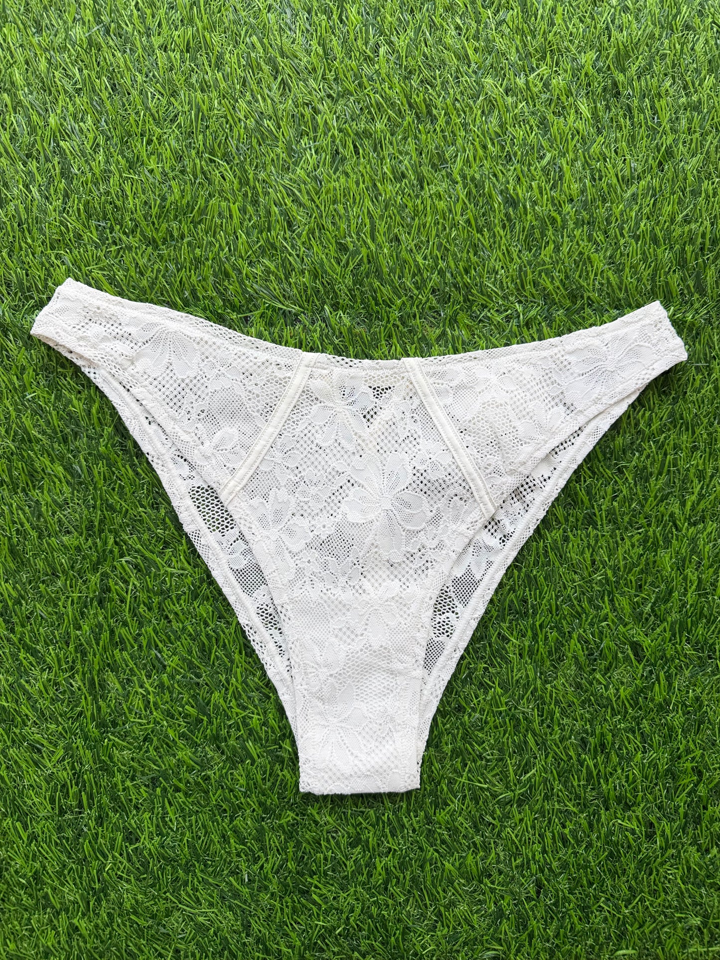 Fleur du Mal: Le Stretch Lace Cheeky - Ivory