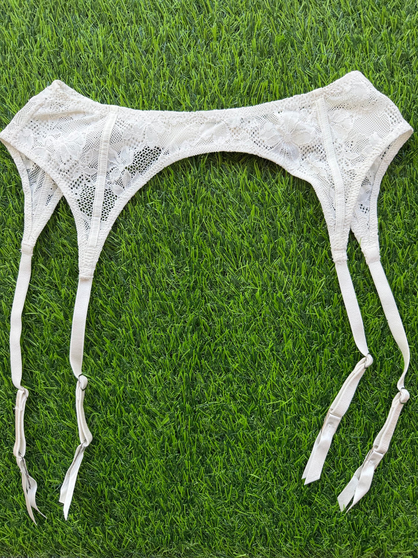 Fleur du Mal: Le Stretch Garter Belt - Ivory