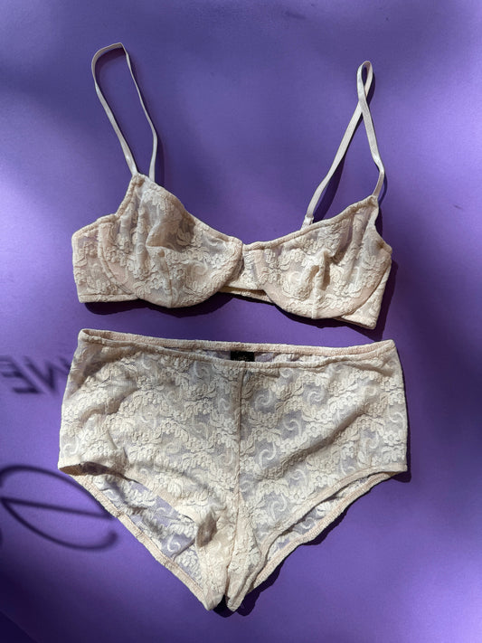 Only Hearts: Stretch Lace Underwire Bra - Tinted