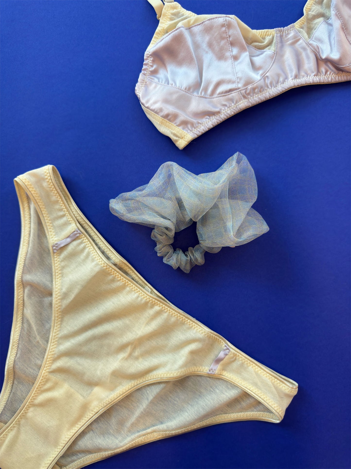 Izabel: Printed Tulle Scrunchie