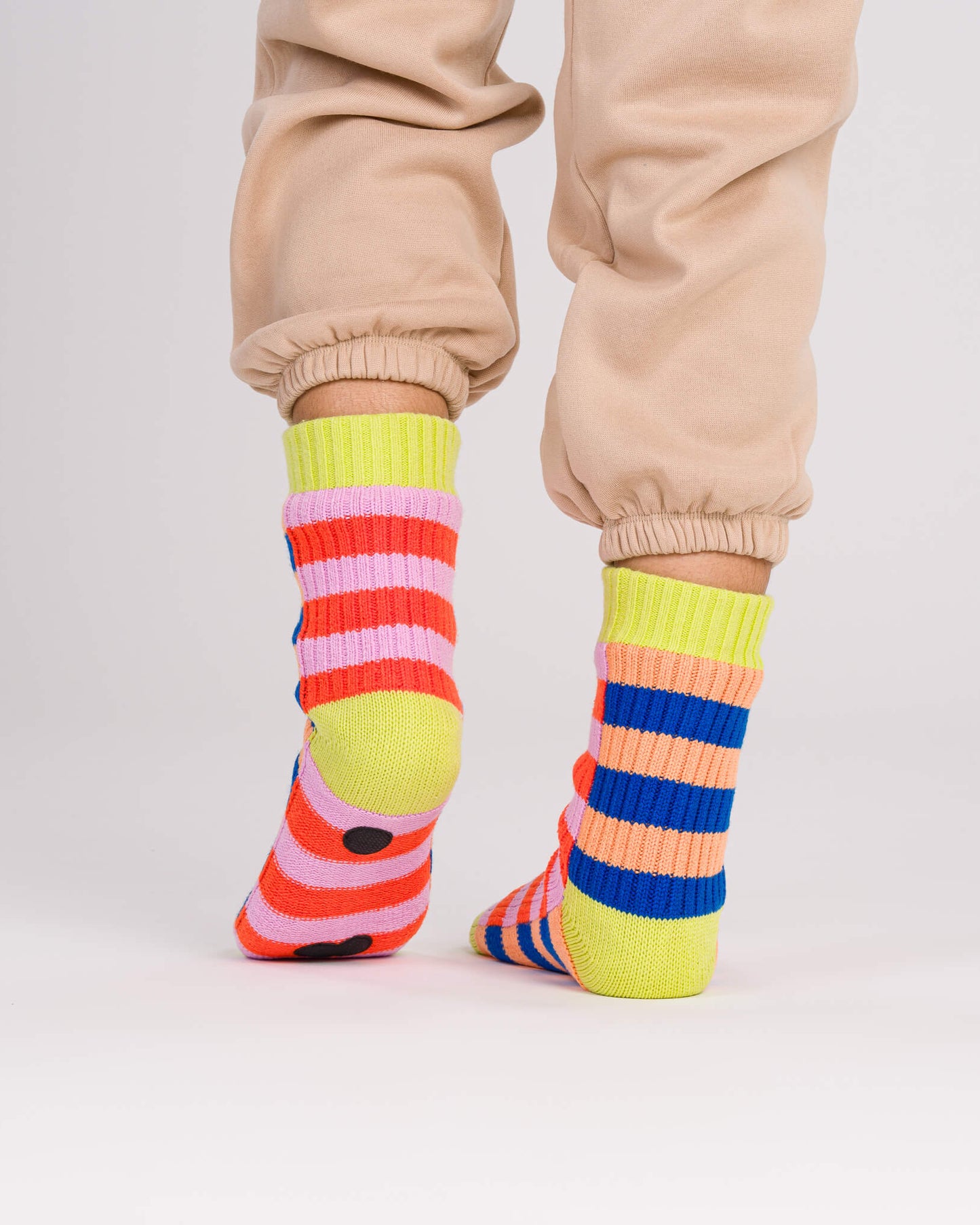 Verloop: Super Stripe Knit House Socks - Peach Cobalt