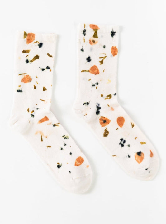 a_db botanical color: Abstract Bundle Dyed Cotton Crew Socks - Abstract Cream
