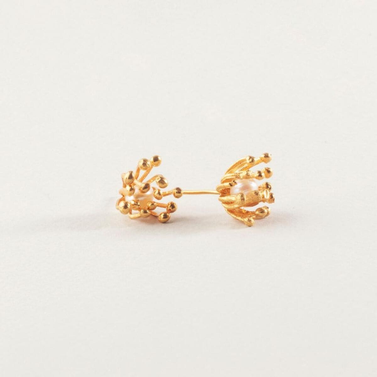Luisa Lopez: Dalia Earrings Curved with Pearl - Gold